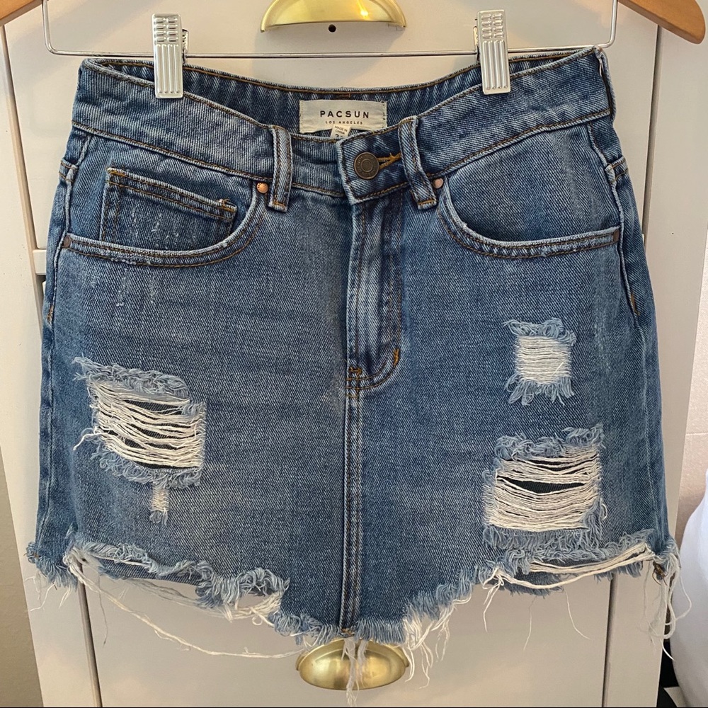 PacSun ripped mini denim skirt 💙